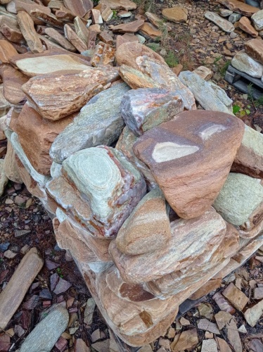 Златолит жёлтый, жёлто-зелёный глыбки и валуны для ланшафтного дизайна купить в Архангельской области