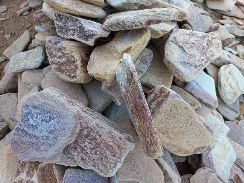 Златолит жёлтый, жёлто-зелёный глыбки и валуны для ланшафтного дизайна купить в Архангельской области