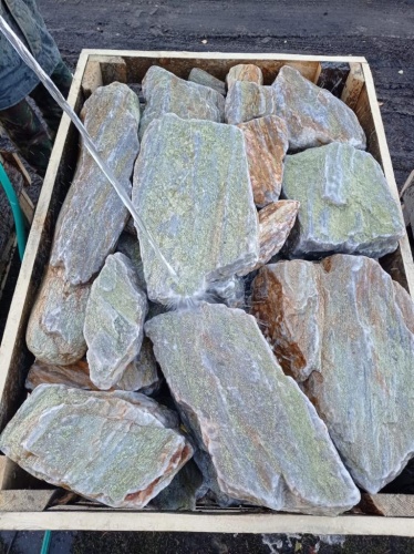 Златолит жёлтый, жёлто-зелёный глыбки и валуны для ланшафтного дизайна купить в Архангельской области