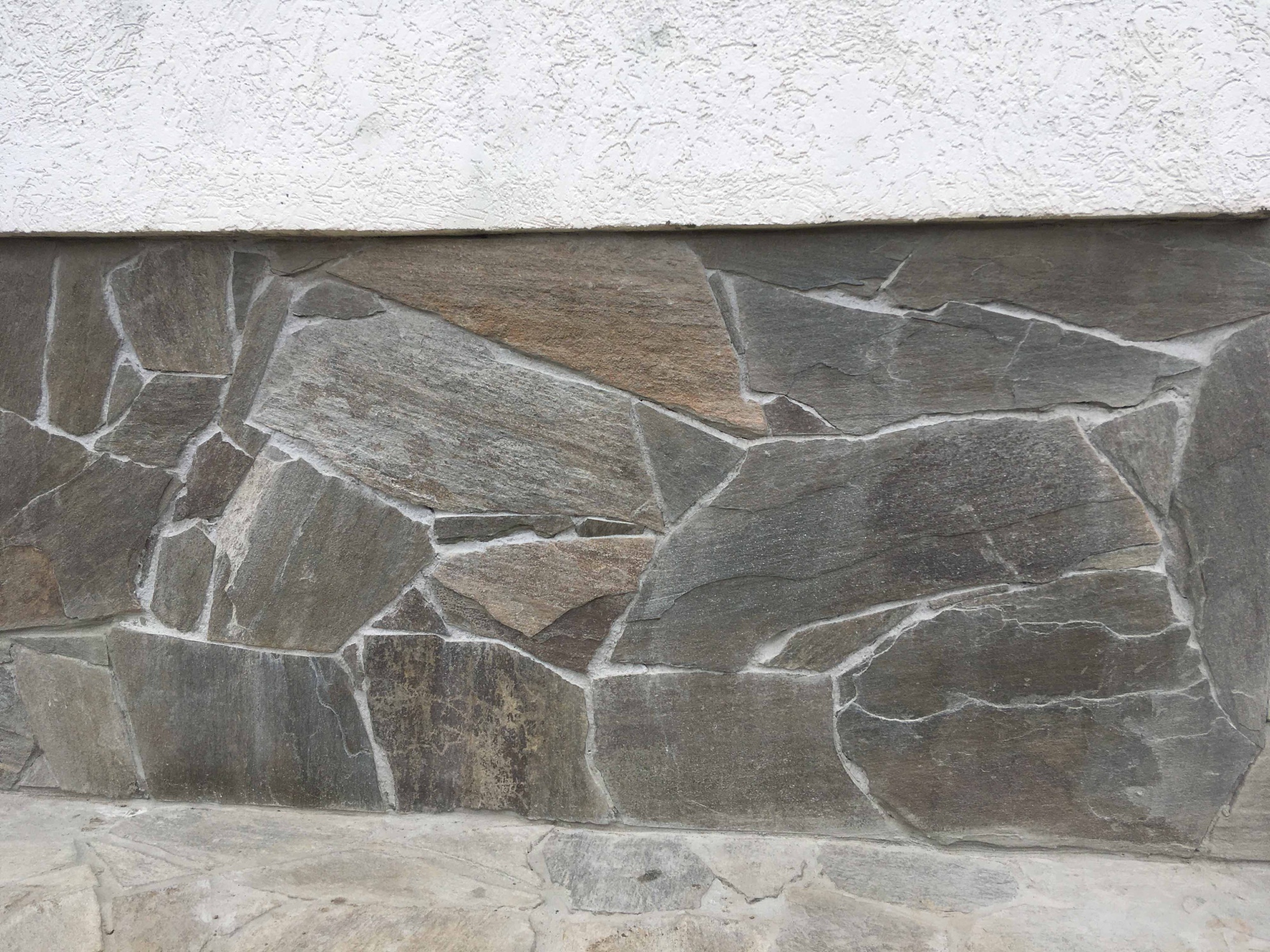 Плитняк златолит Уральский для цоколя, отмостки купить в Архангельской области