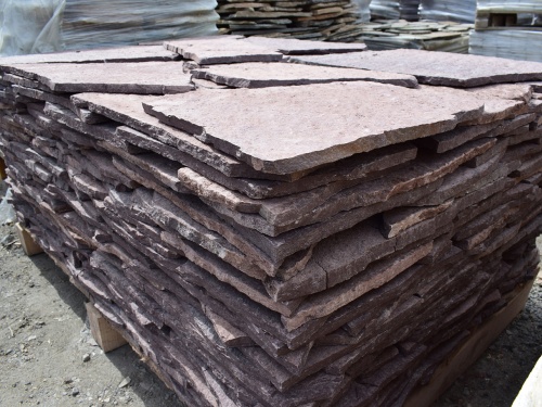 Плитняк лемезит бордовый для облицовки цоколя 20-25 мм  купить в Архангельской области