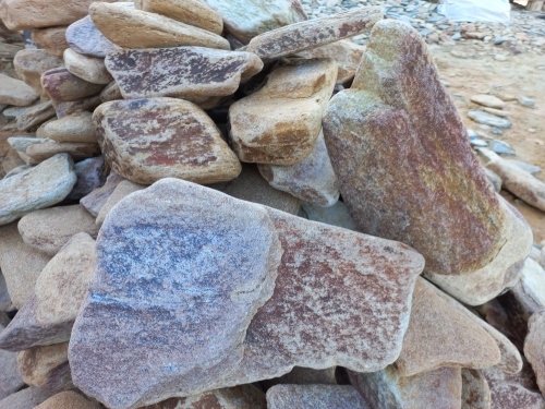 Златолит жёлтый, жёлто-зелёный глыбки и валуны для ланшафтного дизайна купить в Архангельской области