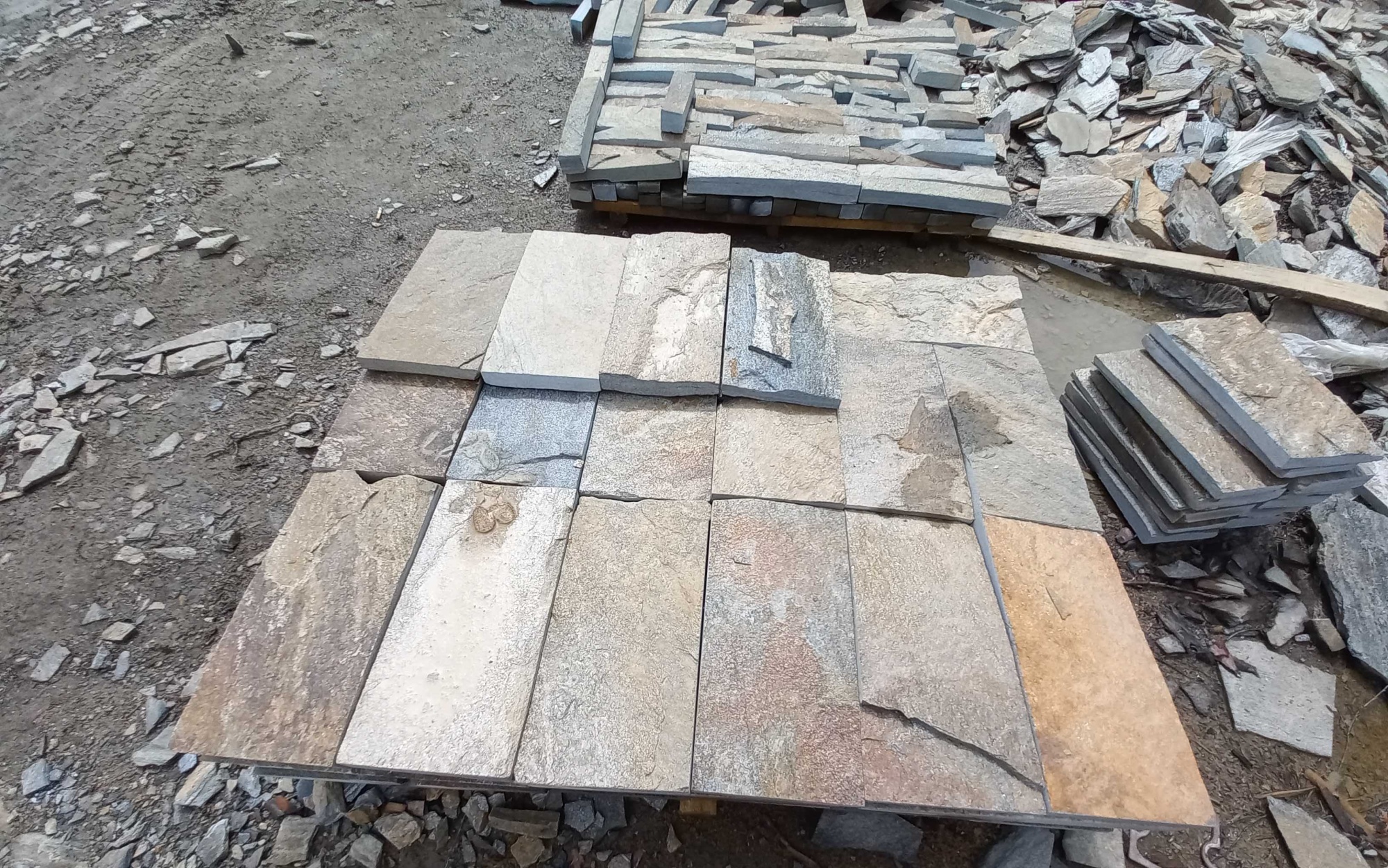 Плитка пилёная златолит Уральский для цоколя, отмостки купить в Архангельской области