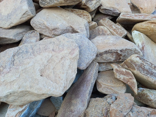 Златолит жёлтый, жёлто-зелёный глыбки и валуны для ланшафтного дизайна купить в Архангельской области