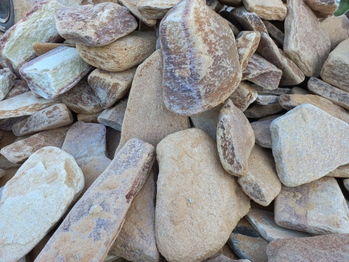 Златолит жёлтый, жёлто-зелёный глыбки и валуны для ланшафтного дизайна купить в Архангельской области