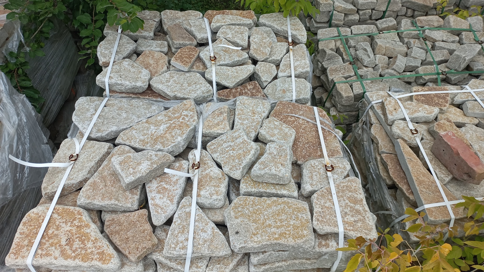 Гранитный плитняк галтованный для мощения купить в Архангельской области