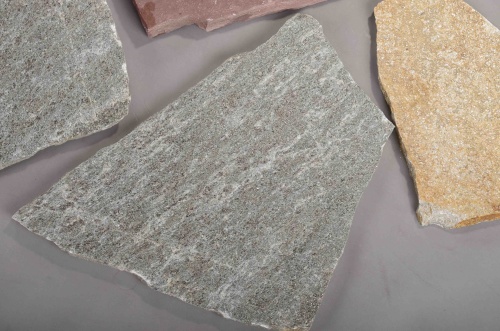 Плитняк златолит Уральский для цоколя, отмостки купить в Архангельской области